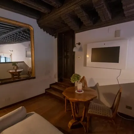 Private Room In A Gothic Palazzo Dona In The Center Of Venice *