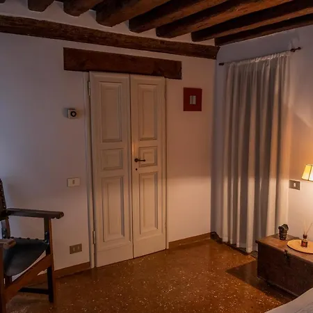Private room in a gothic Palazzo Donà in the center of Venice * Venezia