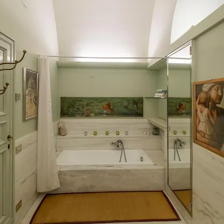 Private room in a gothic Palazzo Donà in the center of Venice Alloggio in famiglia *